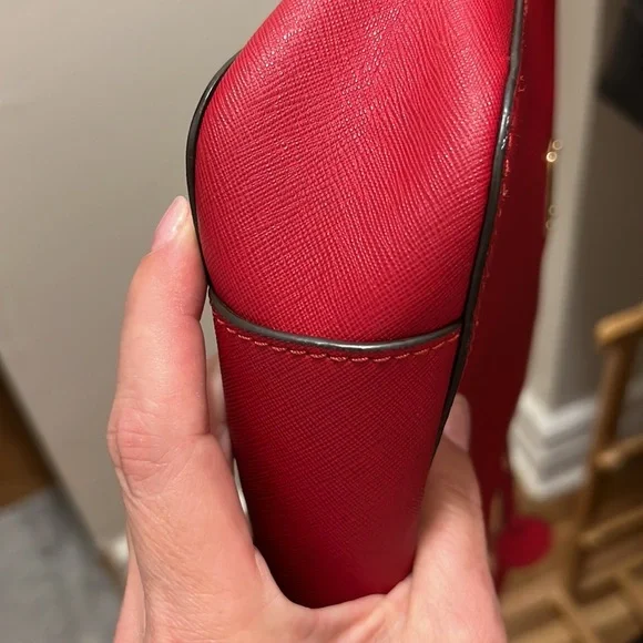 MK CROSSBODY BAG IN excellent condition - Picture 8 of 9